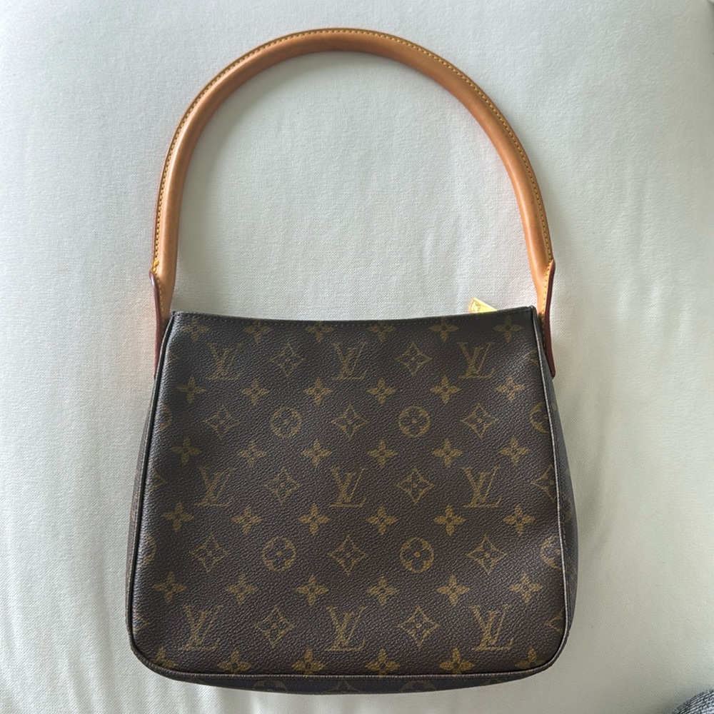 Vintage 2002 Louis Vuitton  looping MM Women’s shoulder bag.